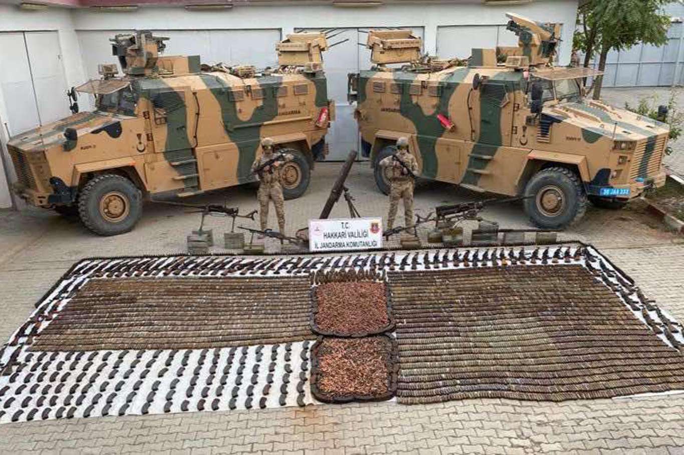 Hakkari'de çok sayıda mühimmat ele geçirildi
